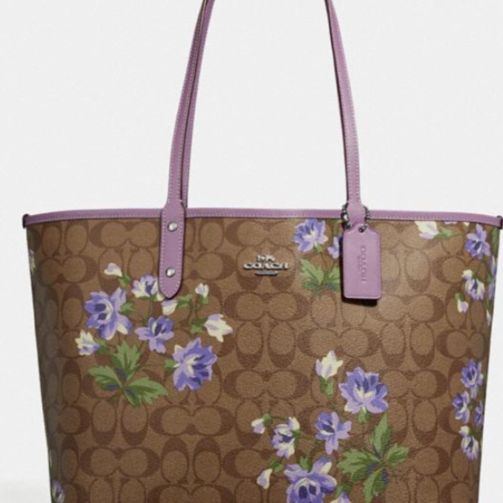 New, reversible city tote with removable pouch!